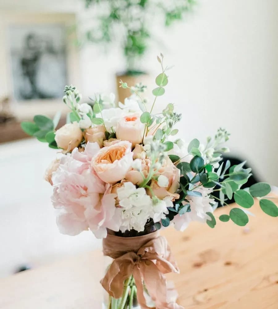 دسته‌گل رنگارنگ برای هدیه به عزیزان